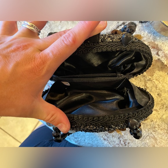 Unique, adorable black flower bead purse - Picture 5 of 5